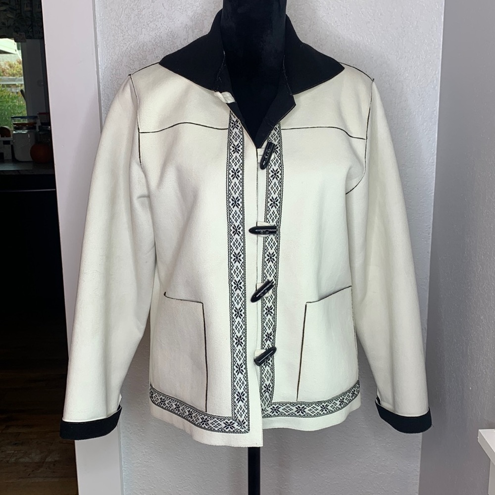 Alfred Dunner Petite Cream Toggle Jacket 6P Nordic Trim, Contrast Black Collar